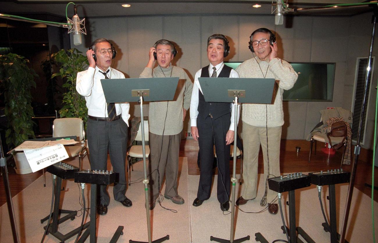 96年1月　ダーク・ダックスの左から高見沢宏さん、佐々木行さん、喜早哲さん、遠山一さん