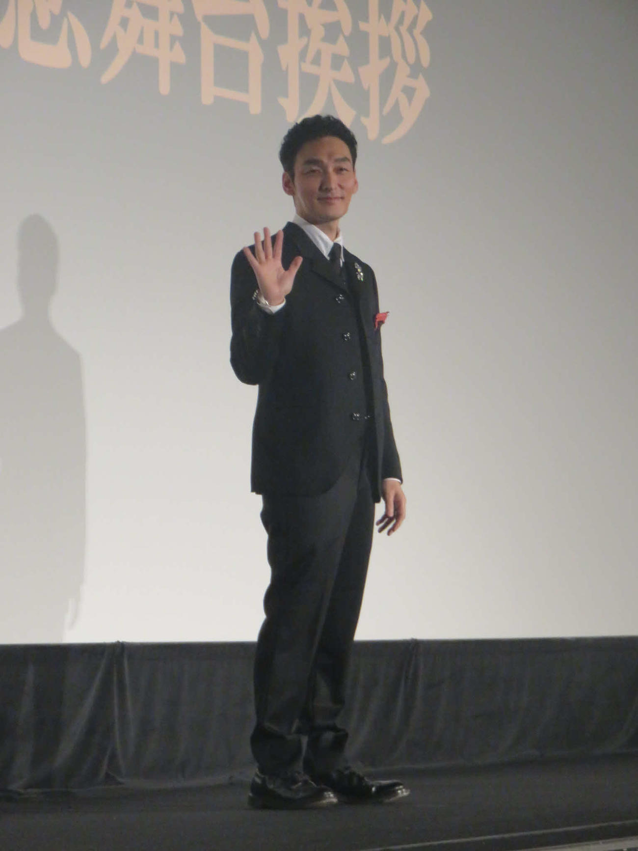 映画「ミッドナイトスワン」3周年記念舞台あいさつに登場した草なぎ剛