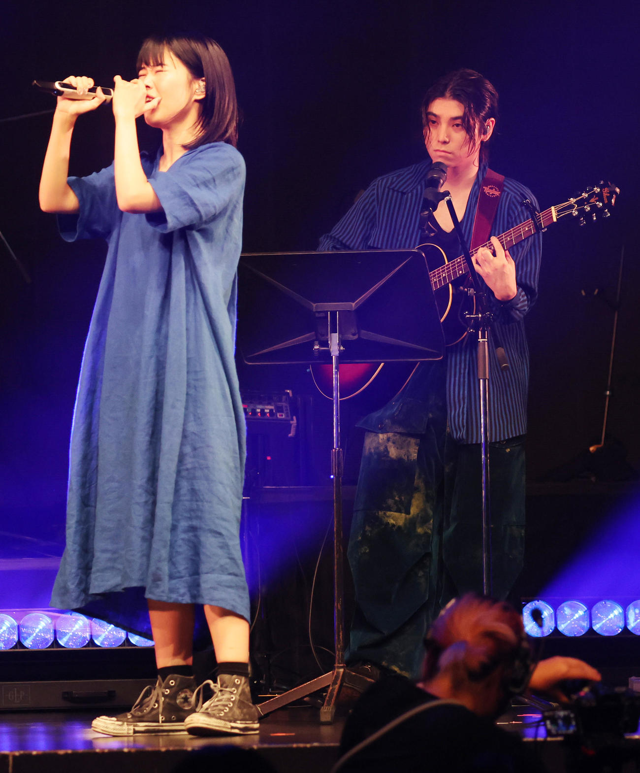 「キリエのうた」公開直前プレミアムライブを行うアイナ・ジ・エンド（左）と村上虹郎（撮影・野上伸悟）