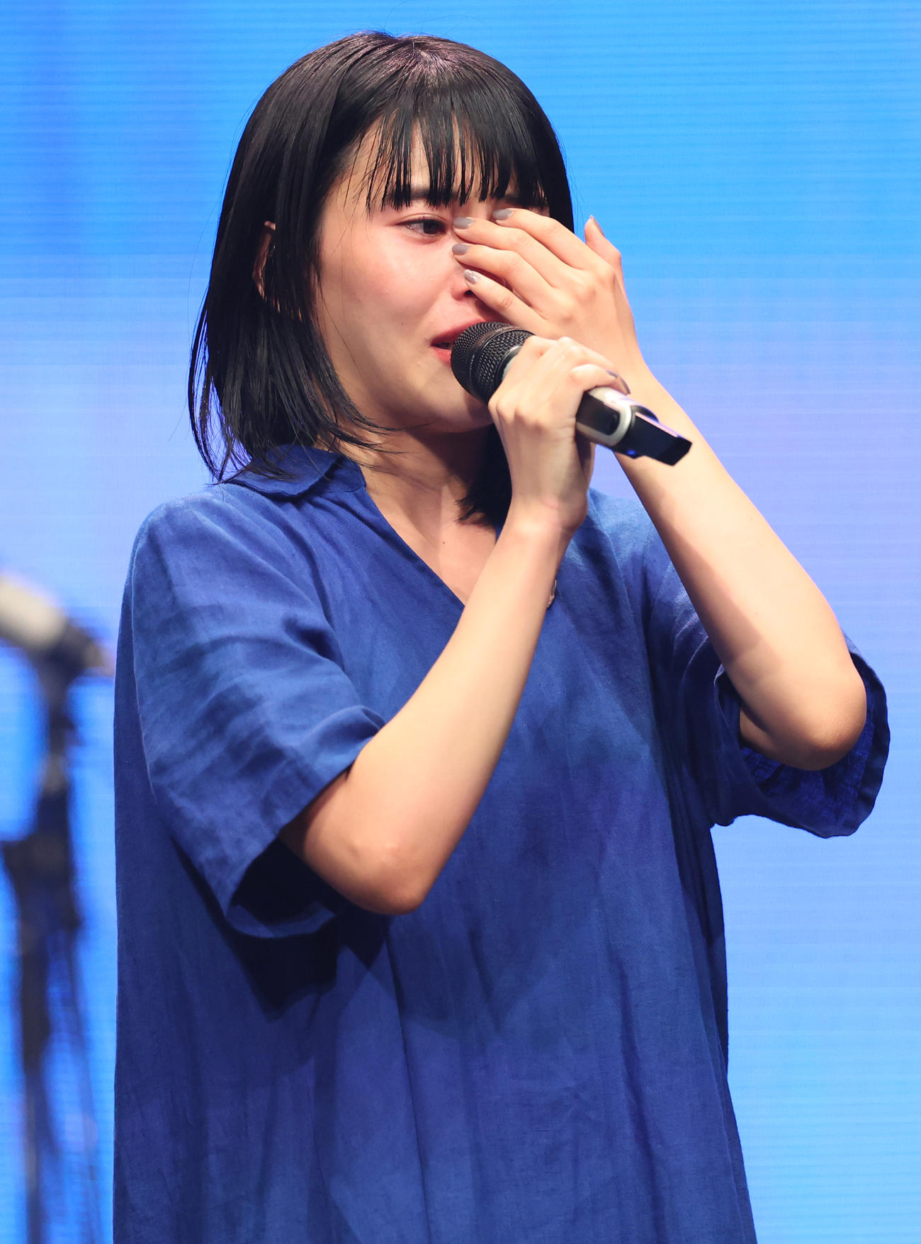 「キリエのうた」公開直前プレミアムライブイベントで感極まるアイナ・ジ・エンド（撮影・野上伸悟）