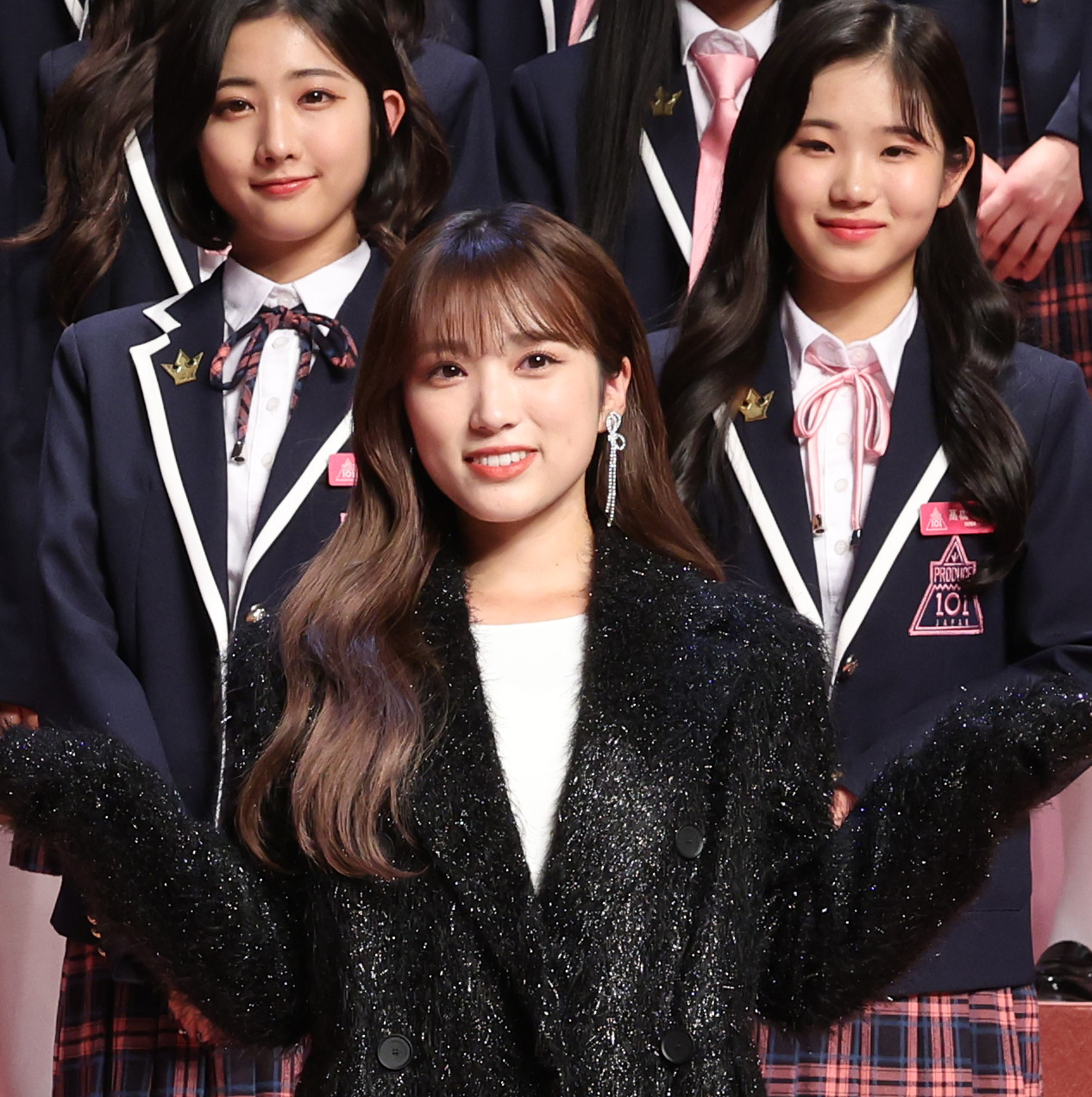 「PRODUCE 101 JAPAN THE GIRLS」発表記者会見に登場した左から国「PRODUCE 101 JAPAN THE GIRLS」発表記者会見に登場した公式アンバサダーの矢吹奈子（撮影・野上伸悟）