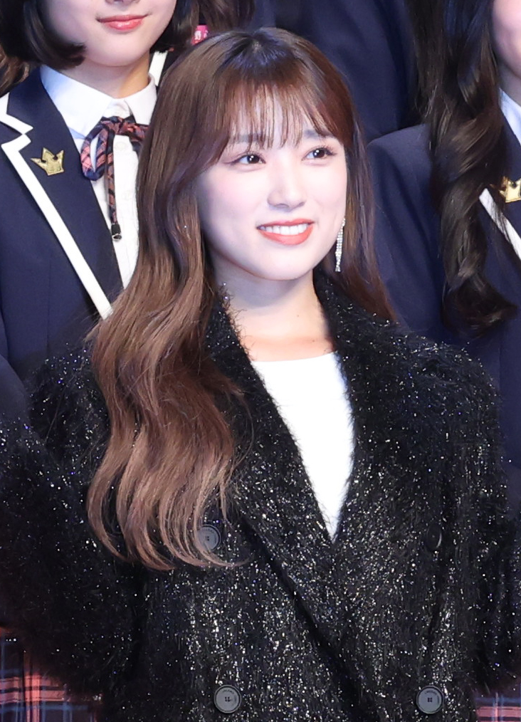 「PRODUCE 101 JAPAN THE GIRLS」発表記者会見に登場した左から国「PRODUCE 101 JAPAN THE GIRLS」発表記者会見に登場した公式アンバサダーの矢吹奈子（撮影・野上伸悟）