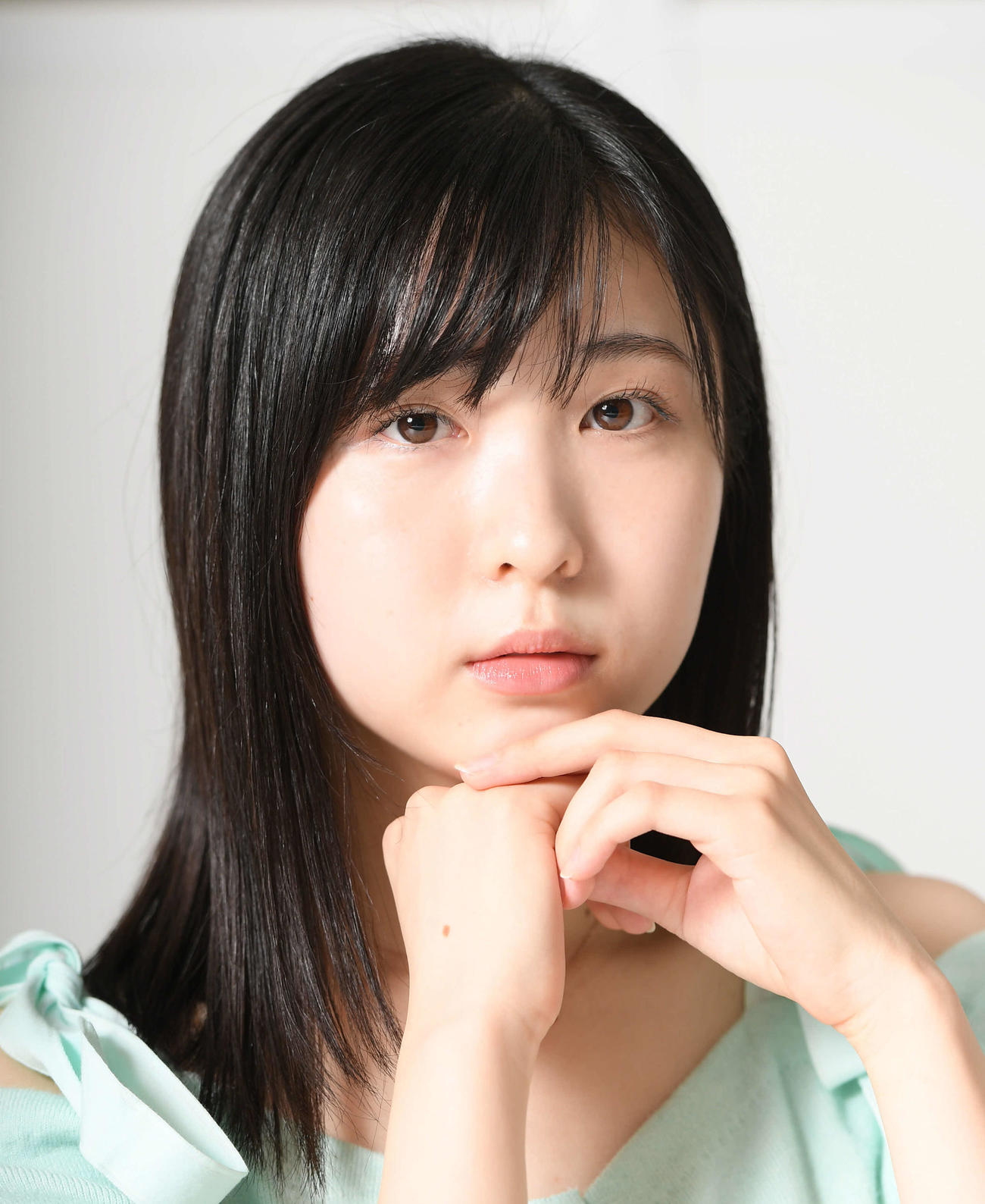 今年20歳。映画「海鳴りが聞こえる」で主演。舞台「フラガール’23」でもメインキャストを務める。今注目を集める女優中村守里（撮影・たえ見朱実）