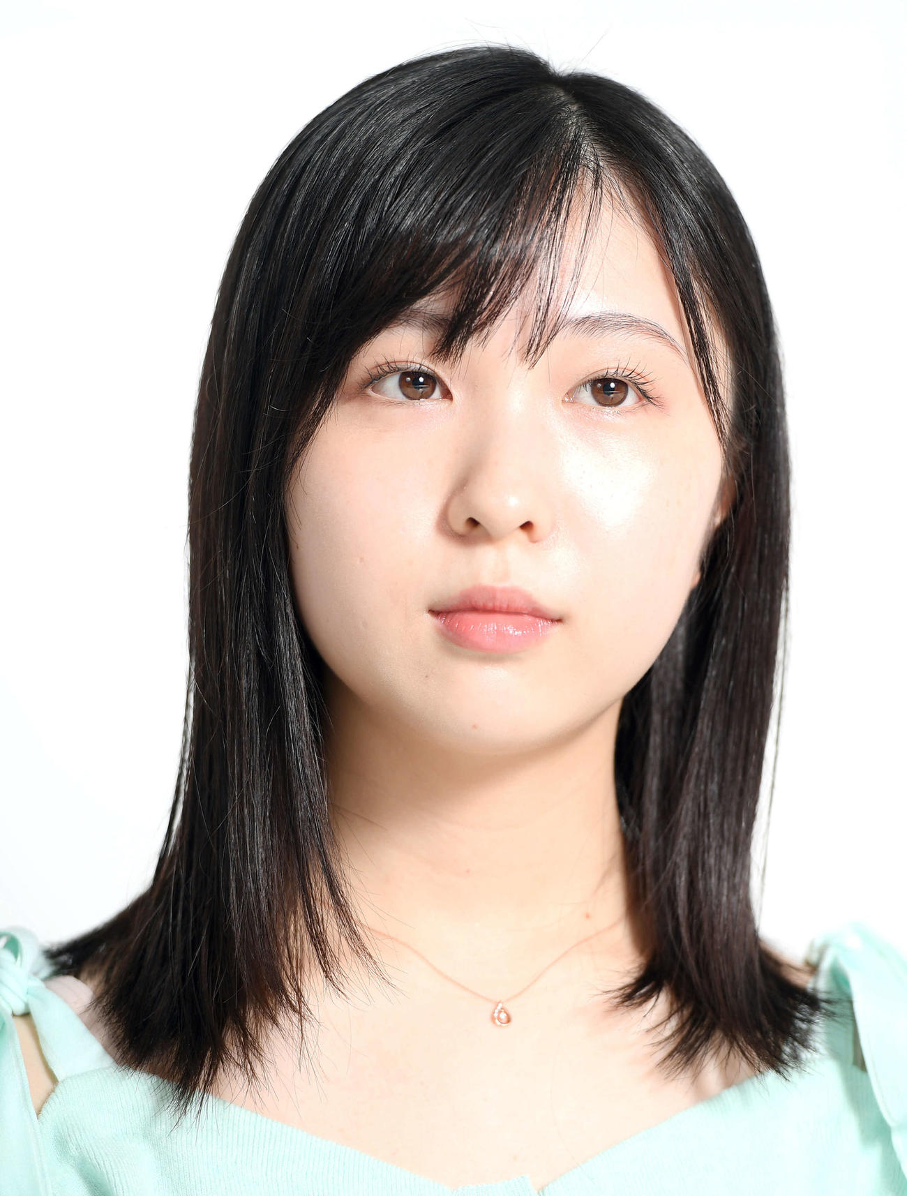 今年20歳。映画「海鳴りが聞こえる」で主演。舞台「フラガール’23」でもメインキャストを務める。今注目を集める女優中村守里（撮影・たえ見朱実）