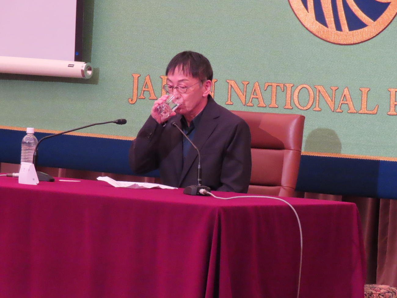 日本記者クラブで会見した野田秀樹（撮影・横山慧）