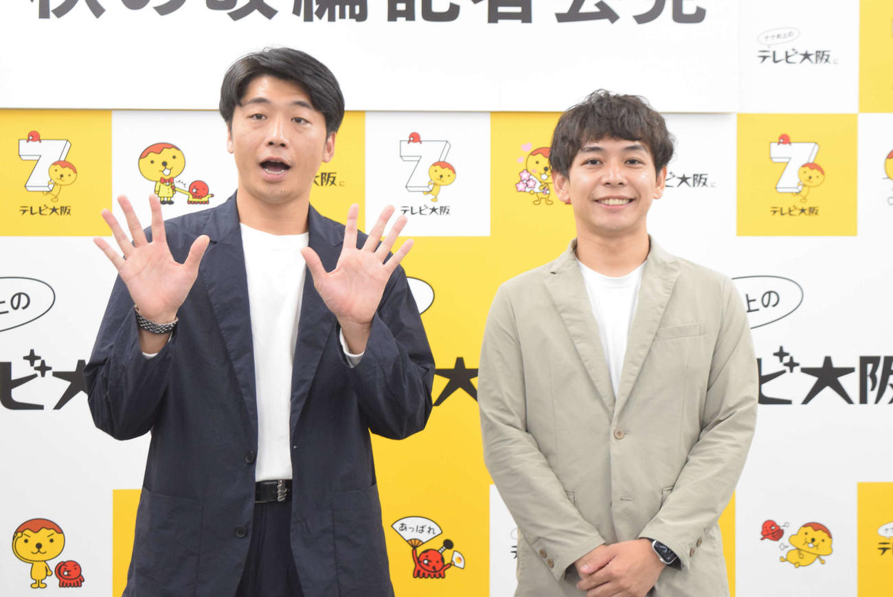 初の冠番組放送に疑惑の目を向けたさや香の新山（左）と石井（撮影・阪口孝志）