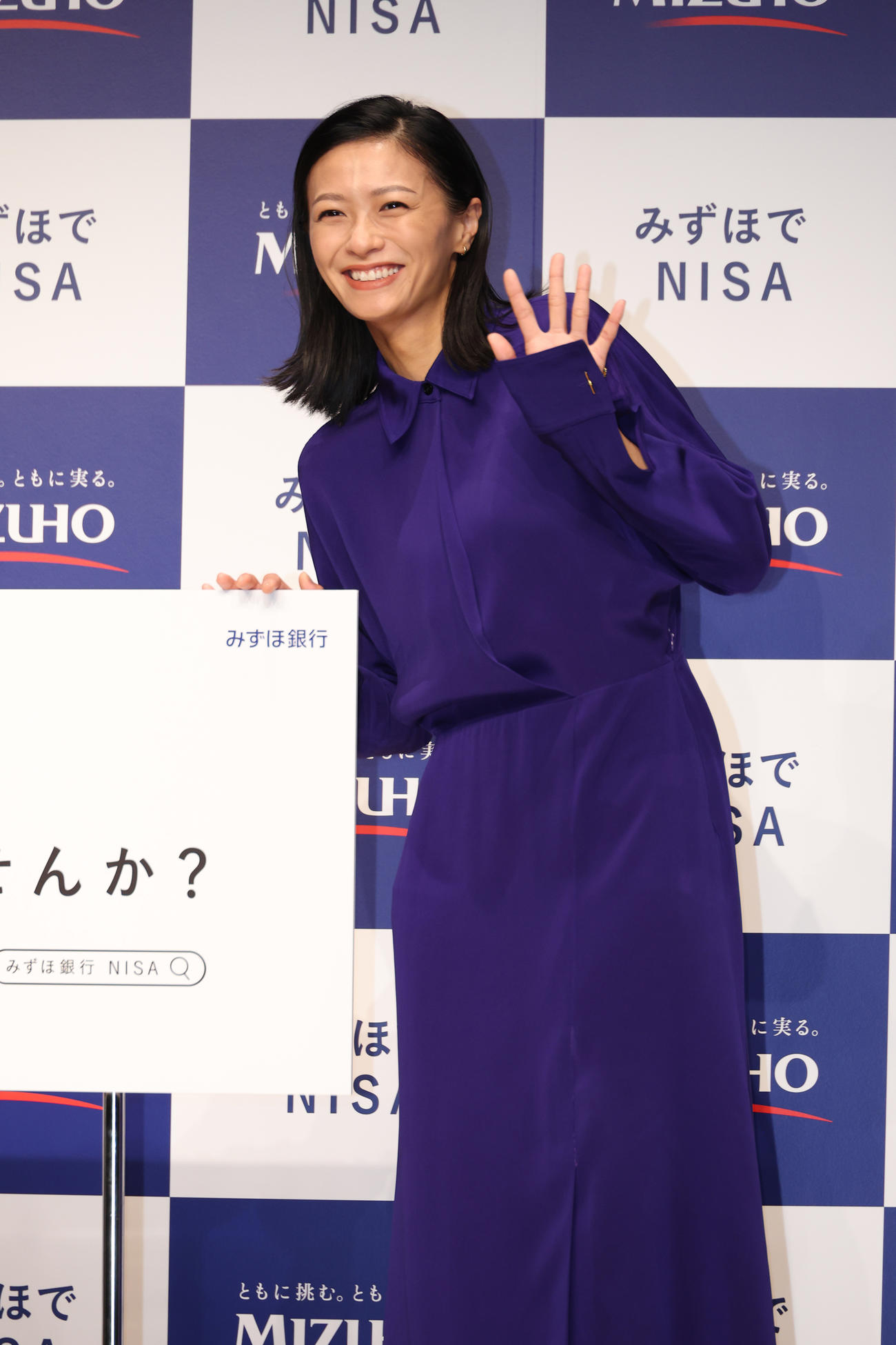 みずほ銀行新CM発表会を行う榮倉奈々（撮影・中島郁夫）