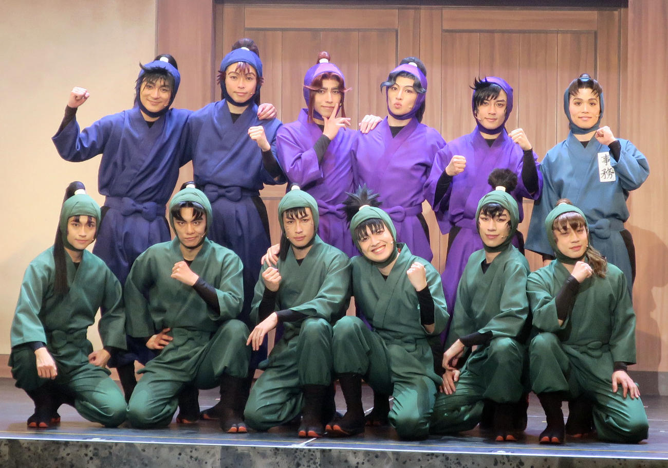 ミュージカル「忍たま乱太郎第13弾再演　ようこそ！忍たま文化祭！」取材会で。下段左から、湯本健一、渡辺和貴、新井雄也、板垣怜次、鈴木祐大、反橋宗一郎、上段左から、山木透、佐藤智広、龍人、大谷誠、飯塚大夢、輝山大