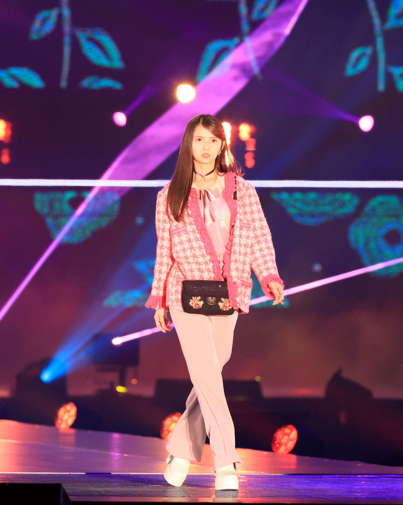 「Rakuten GirlsAward 2023 A／W」に登場した齋藤飛鳥（撮影・浅見桂子）