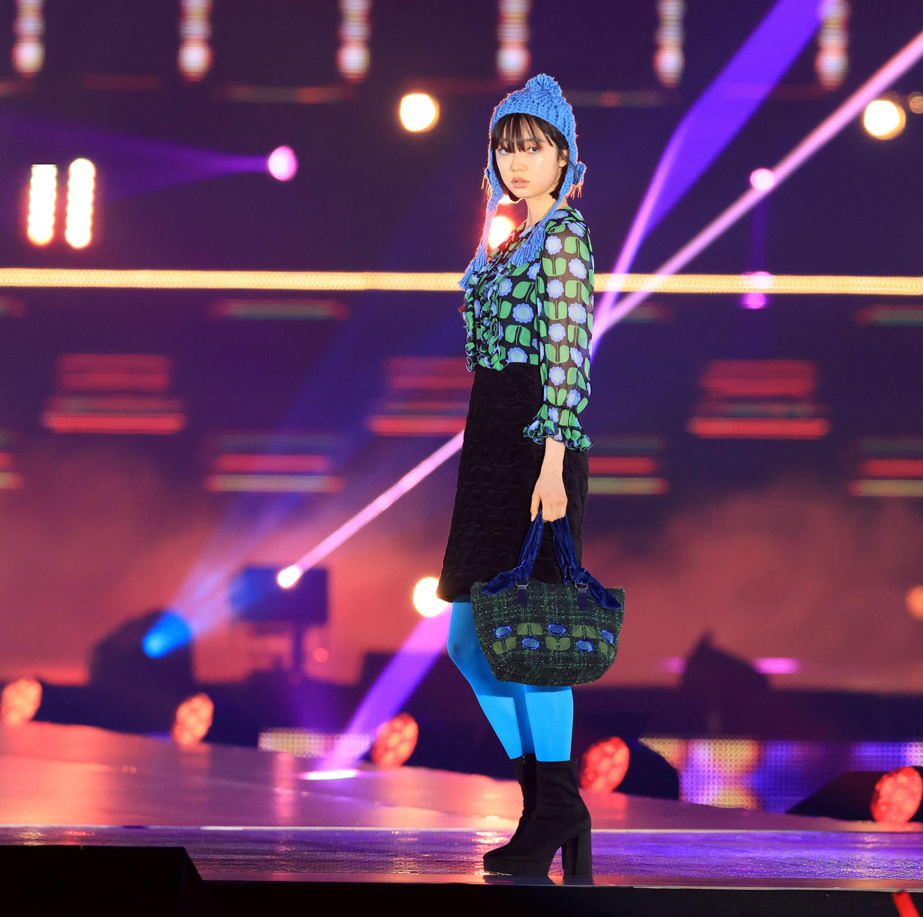 「Rakuten GirlsAward 2023 A／W」に登場した小宮山莉渚（撮影・浅見桂子）