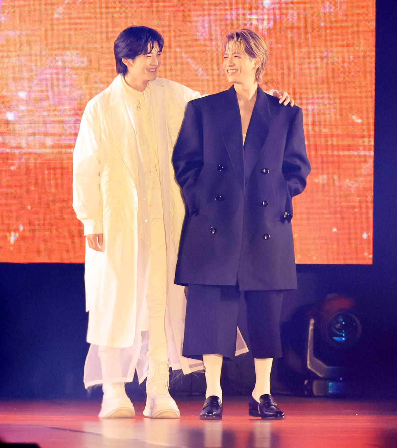 「Rakuten GirlsAward 2023 A／W」に登場した志尊淳（右）と高橋文哉（撮影・浅見桂子）