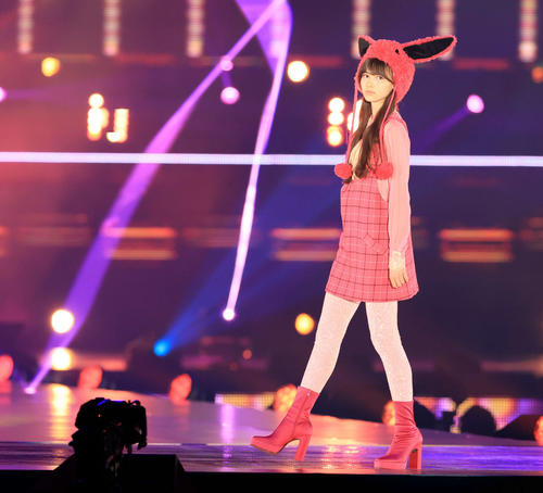 「Rakuten GirlsAward 2023 A／W」に登場した土方エミリ（撮影・浅見桂子）