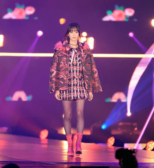 「Rakuten GirlsAward 2023 A／W」に登場した日向坂46佐々木久美（撮影・浅見桂子）