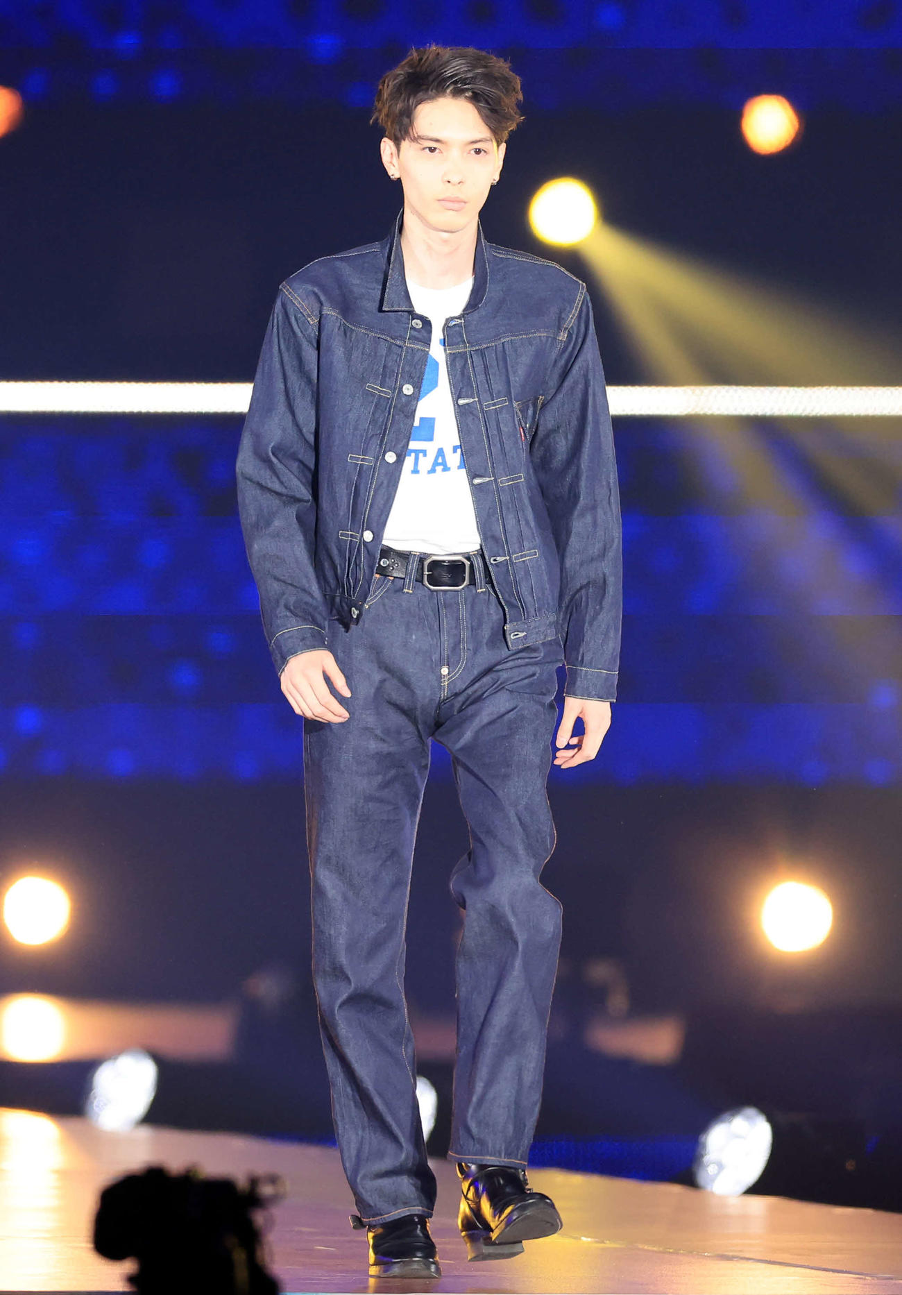 「Rakuten GirlsAward 2023 A／W」に登場した守屋光治（撮影・浅見桂子）