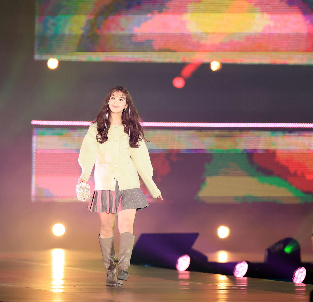 「Rakuten GirlsAward 2023 A／W」に登場した藤田ニコル（撮影・浅見桂子）