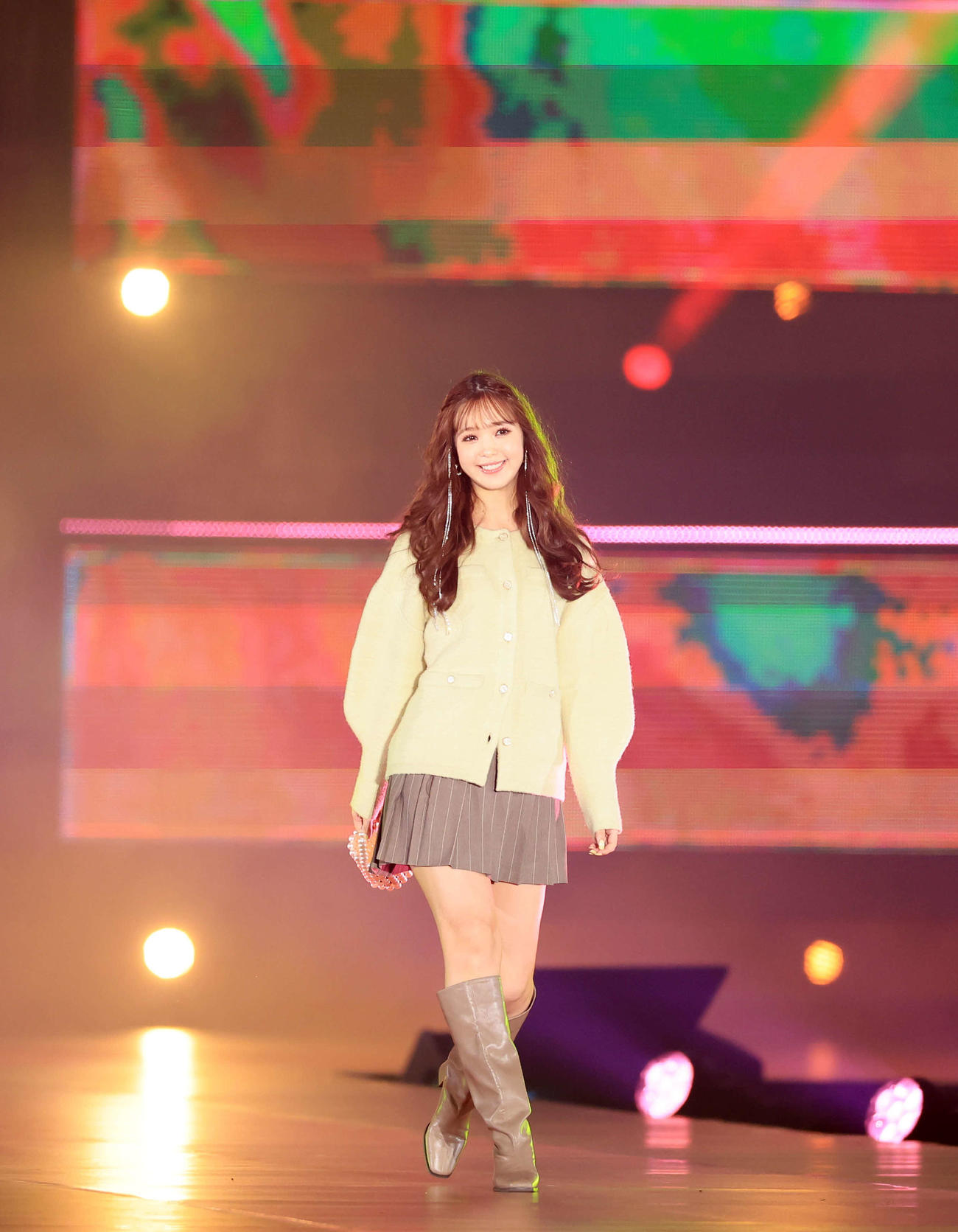 「Rakuten GirlsAward 2023 A／W」に登場した藤田ニコル（撮影・浅見桂子）