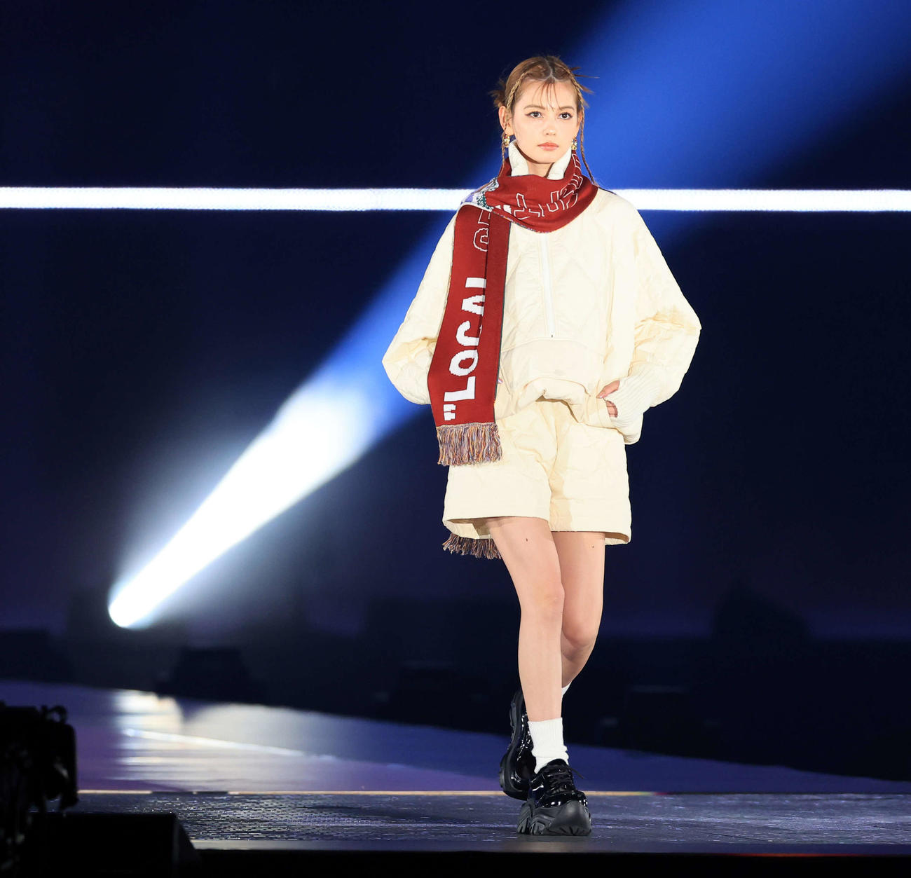 「Rakuten GirlsAward 2023 A／W」に登場した村上愛花（撮影・浅見桂子）