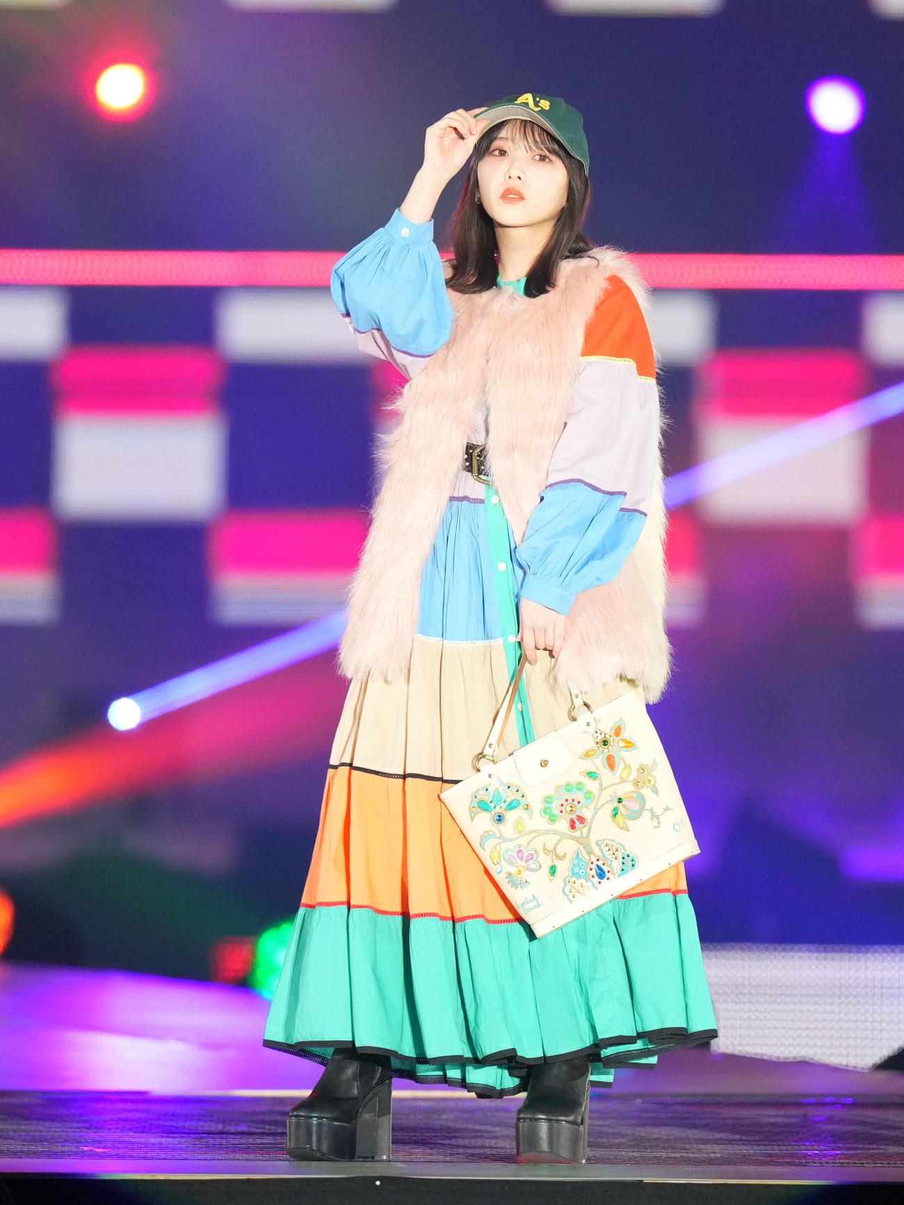 「Rakuten GirlsAward 2023 A／W」に登場した乃木坂46与田祐希（撮影・横山健太）