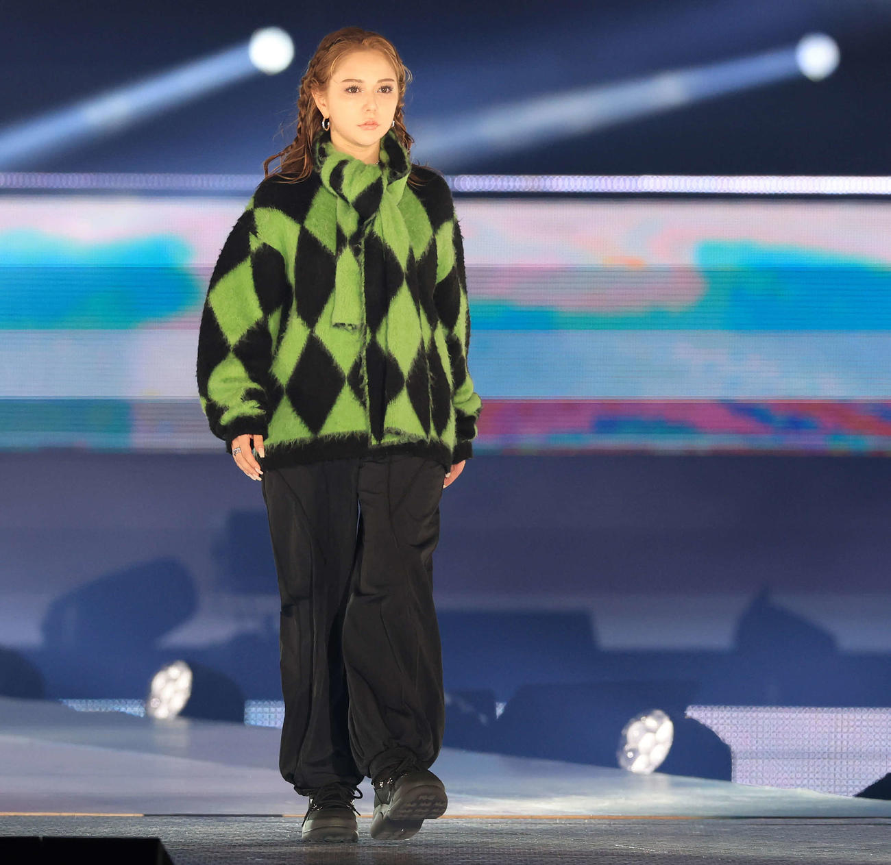 「Rakuten GirlsAward 2023 A／W」に登場した村重杏奈（撮影・浅見桂子）