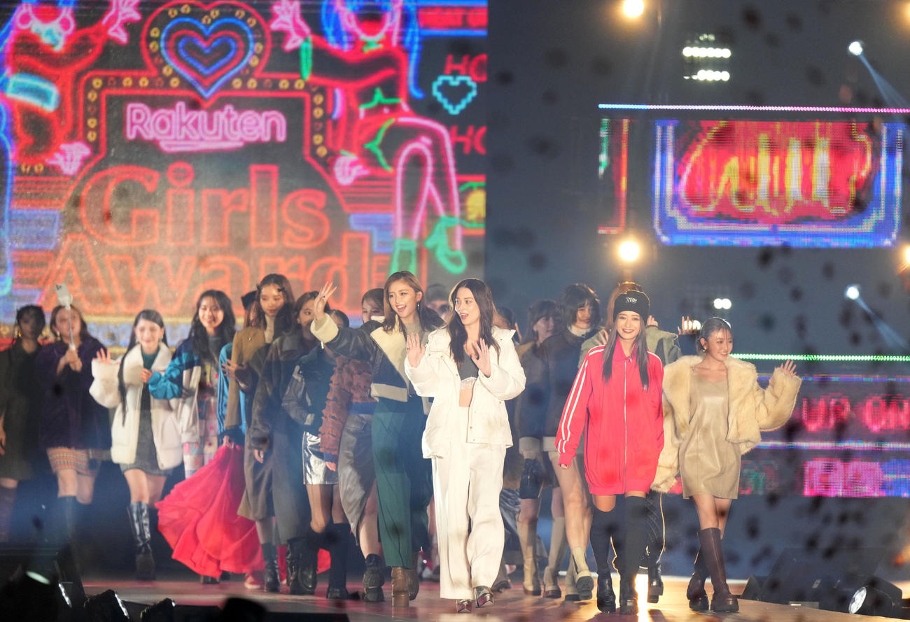 グランドフィナーレに登場した出演者たち（撮影・横山健太）