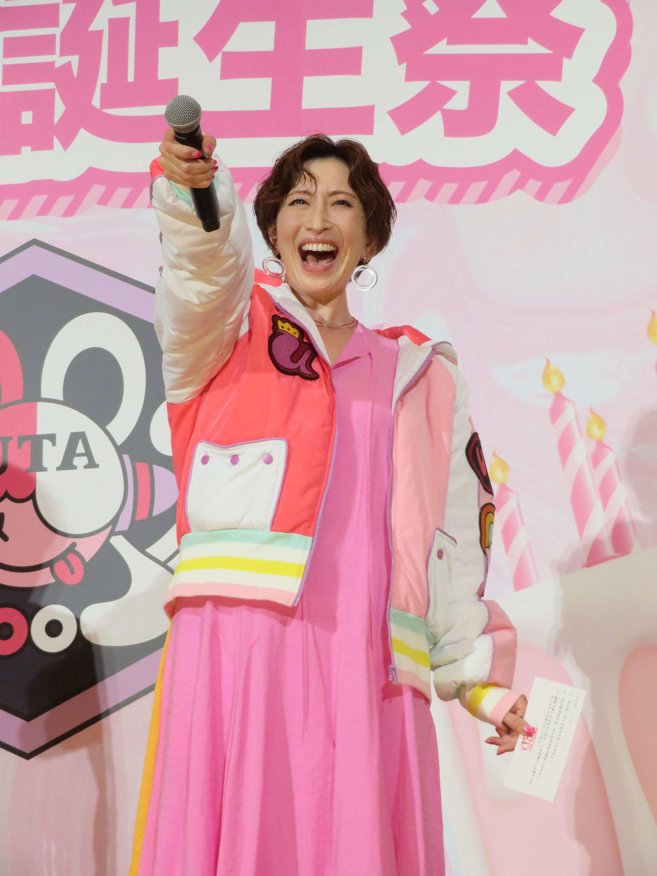 アニメ映画「ONE PIECE FILM RED」のヒロイン・ウタの誕生日を祝う「＃ウタ誕生祭　2023」に登壇した名塚佳織（撮影・村上幸将）