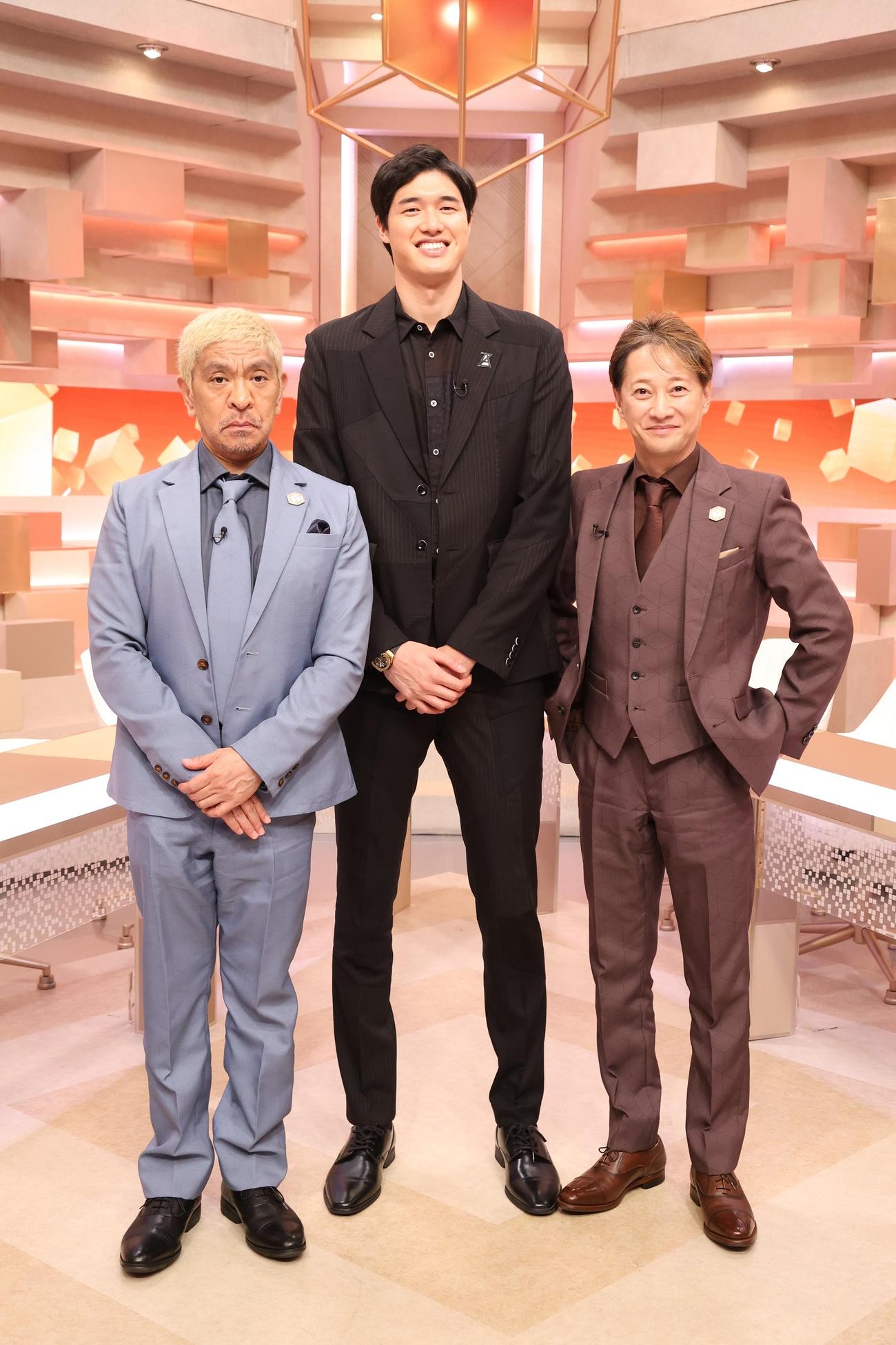 「まつもtoなかい」に出演する、左から松本人志、渡辺雄太、中居正広（C）フジテレビ