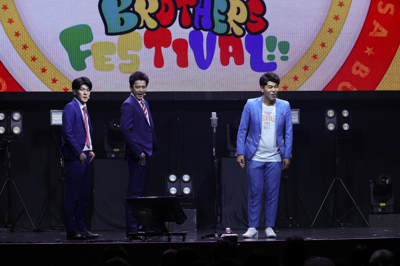 「土佐兄弟のぶちアゲ文化祭2023」の出演する、左から有輝、小栗旬、卓也