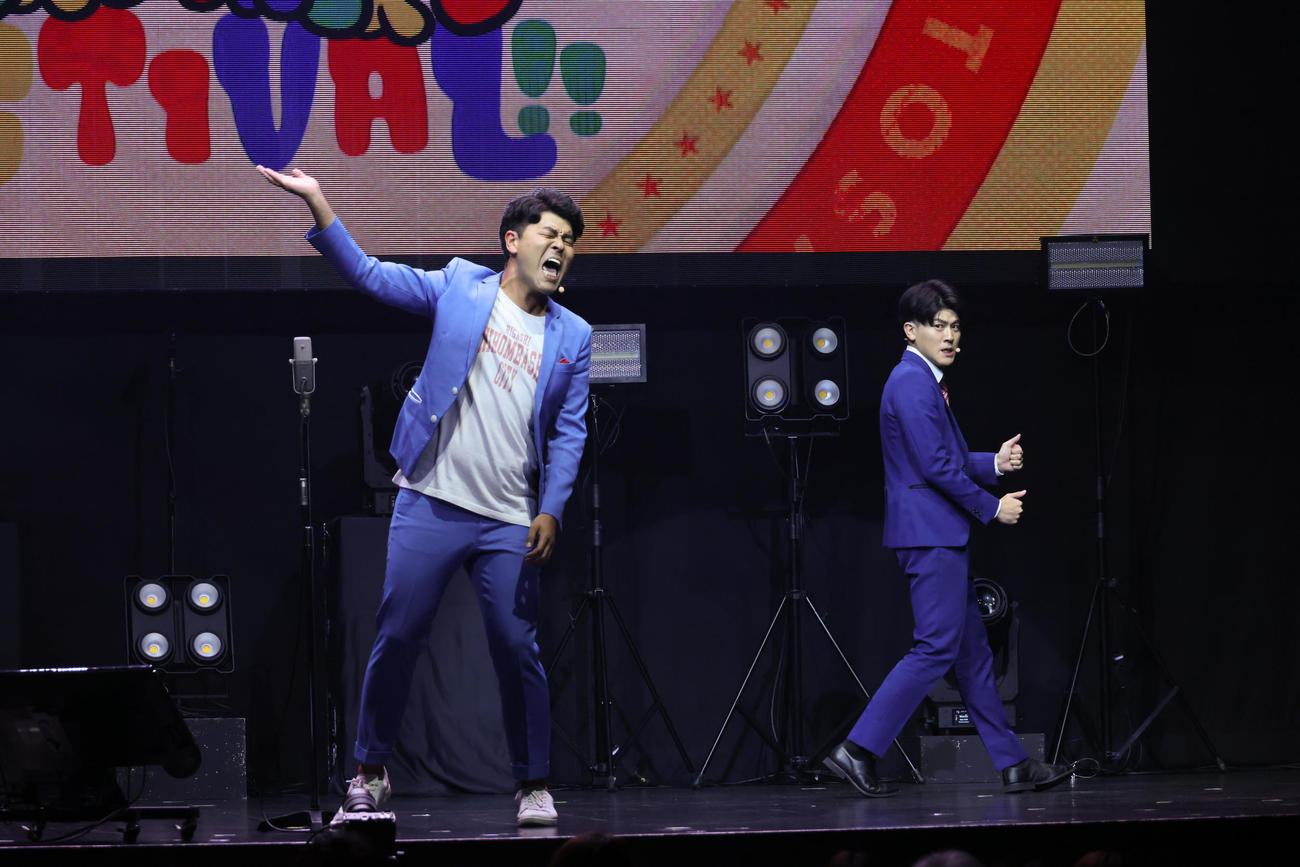 「土佐兄弟のぶちアゲ文化祭2023」の出演する土佐兄弟の卓也（左）と有輝