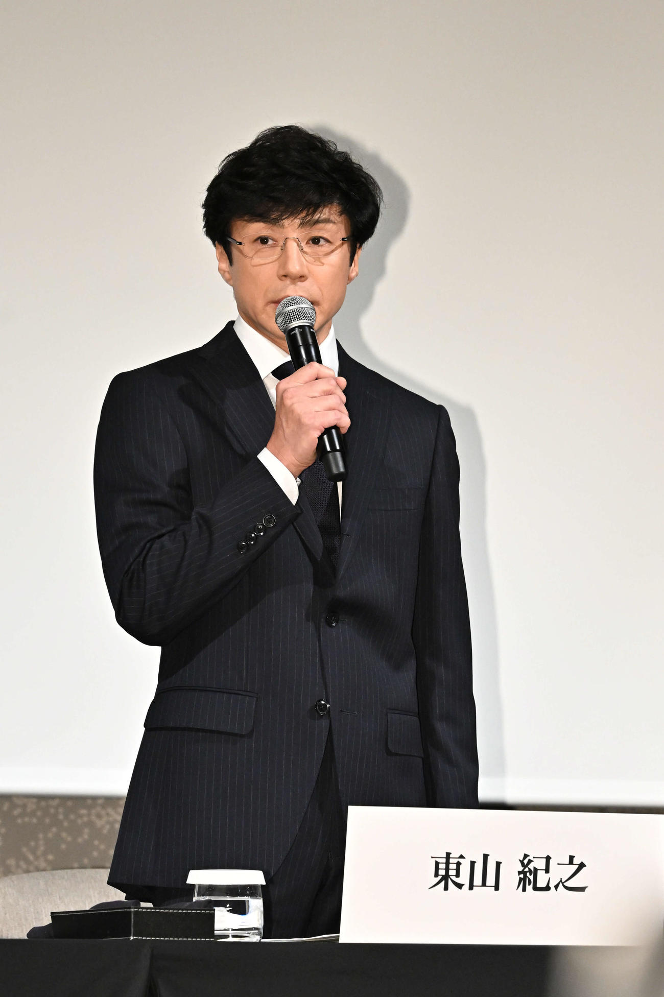 会見の冒頭で謝罪する東山紀之社長（撮影・滝沢徹郎）