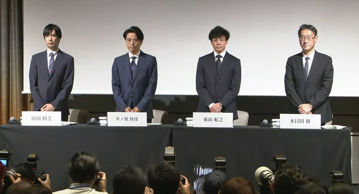 ジャニーズ事務所の記者会見に臨む（左から）山田将之弁護士、井ノ原快彦氏、東山紀之社長ら＝2日午後、東京都内のホテル（共同）