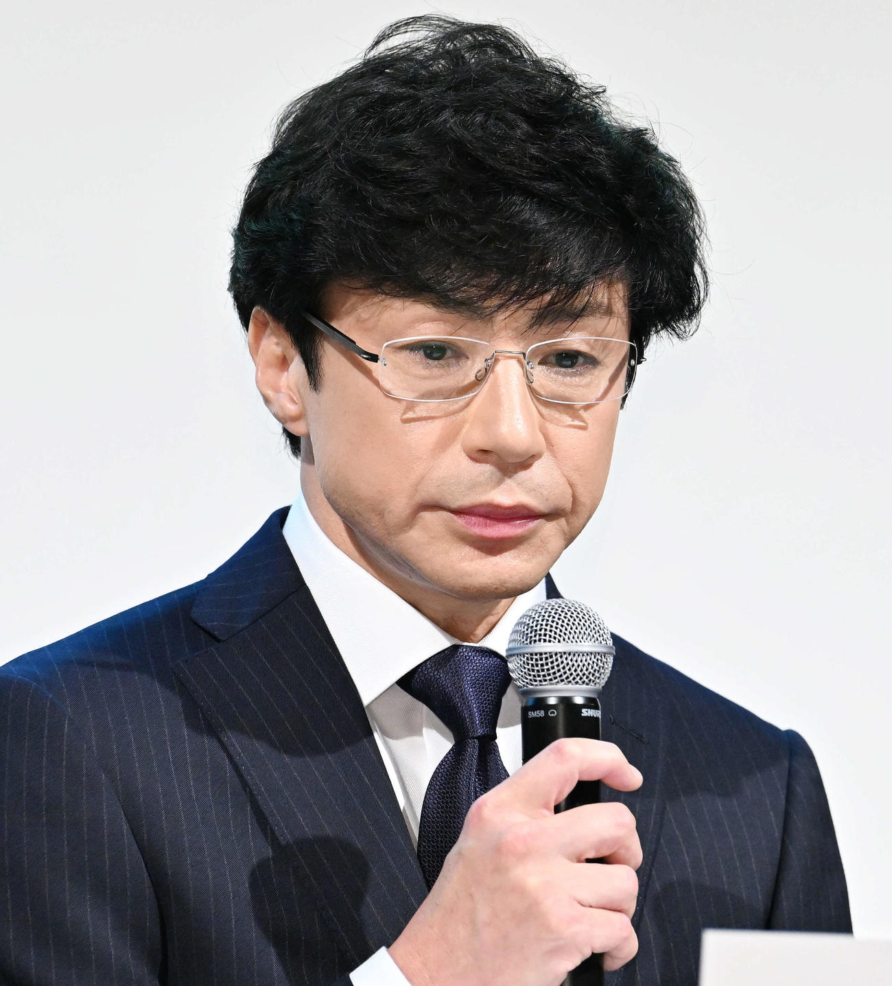 記者からの質問に答える東山紀之社長（撮影・滝沢徹郎）