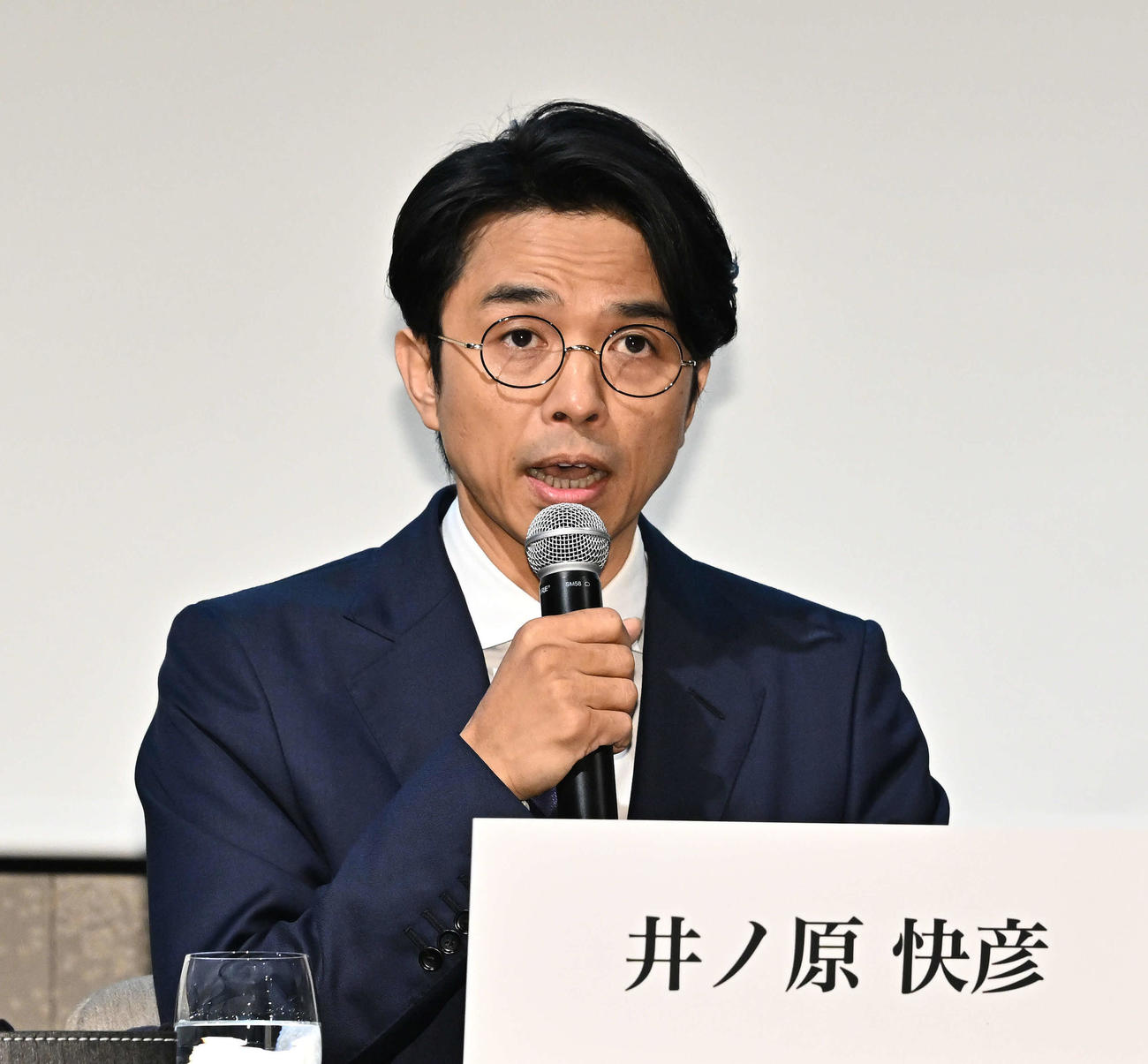 会見する井ノ原快彦（撮影・滝沢徹郎）