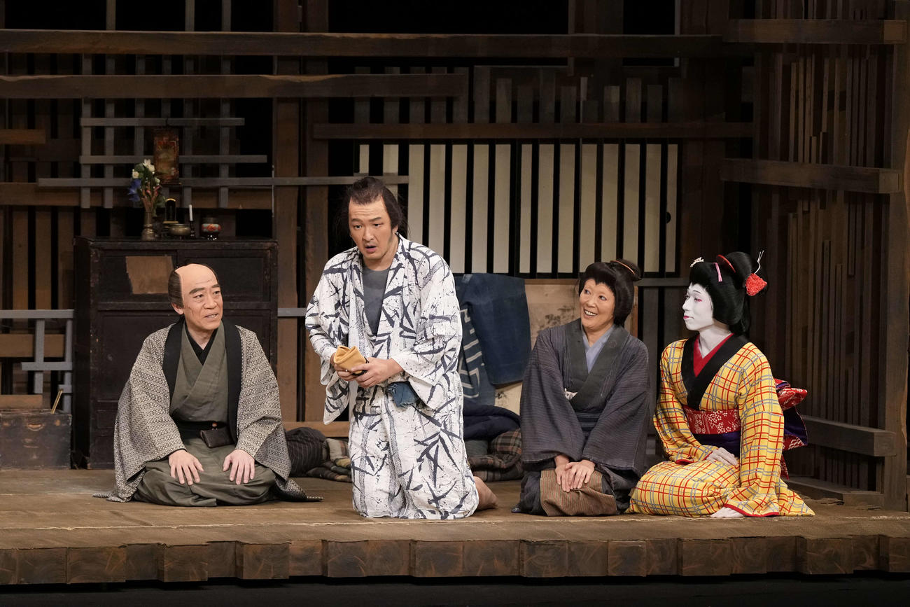 「文七元結物語」に出演する、左から片岡亀蔵、中村獅童、寺島しのぶ、中村玉太郎（C）松竹