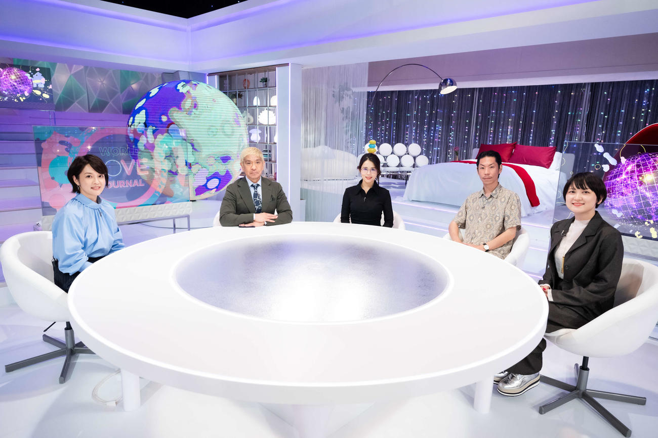 NHK「松本人志と世界LOVEジャーナル」に出演する、左から鈴木奈緒子アナウンサー、松本人志、鈴木涼美、呂布カルマ、サーヤ（C）NHK