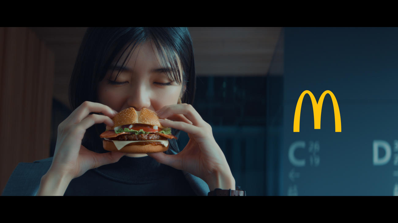 マクドナルド「サムライマック」の新CMに出演する櫻坂46藤吉夏鈴