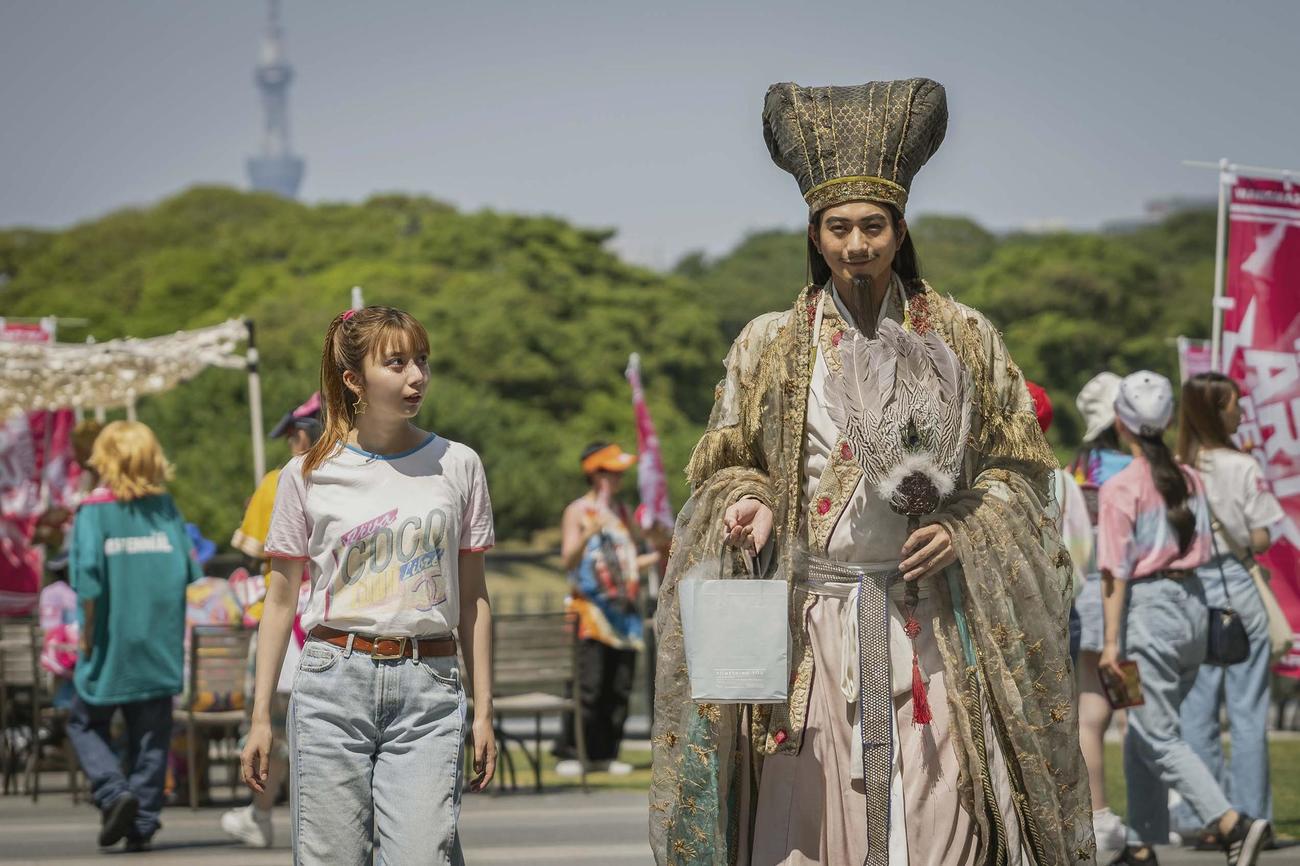 「パリピ孔明」に出演する上白石萌歌、向井理（C）フジテレビ