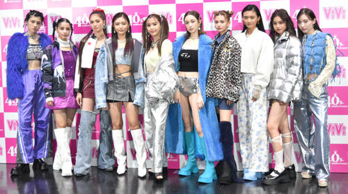 「ViVi Night2023」に参加した藤田ニコル(左から5人目)らViViモデル。左からアリアナさくら、嵐莉菜、せいら、古畑星夏、1人おいて藤井サチ、村上愛花、山崎天、ブリッジマン遊七、雑賀サクラ