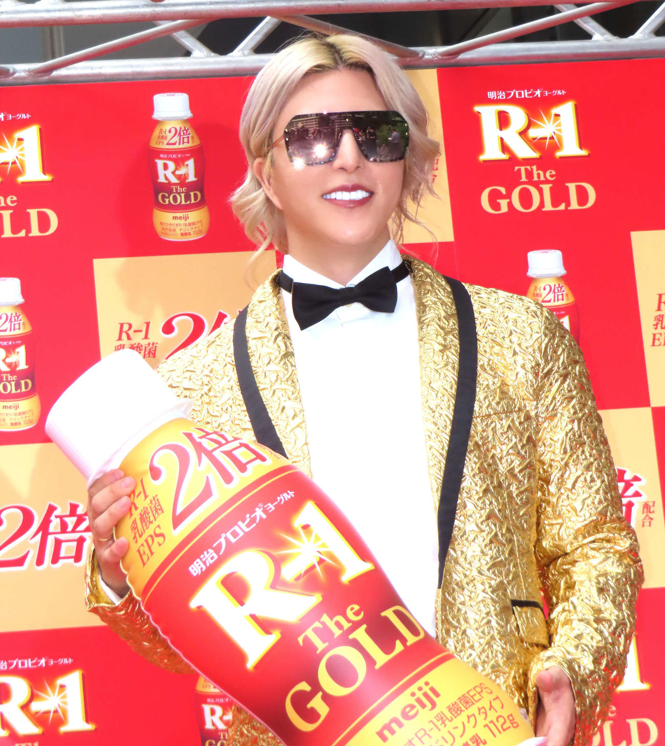 明治「明治プロビオヨーグルトR－1　ドリンクタイプ　The GOLD」発売記念PRイベントに出席したROLAND