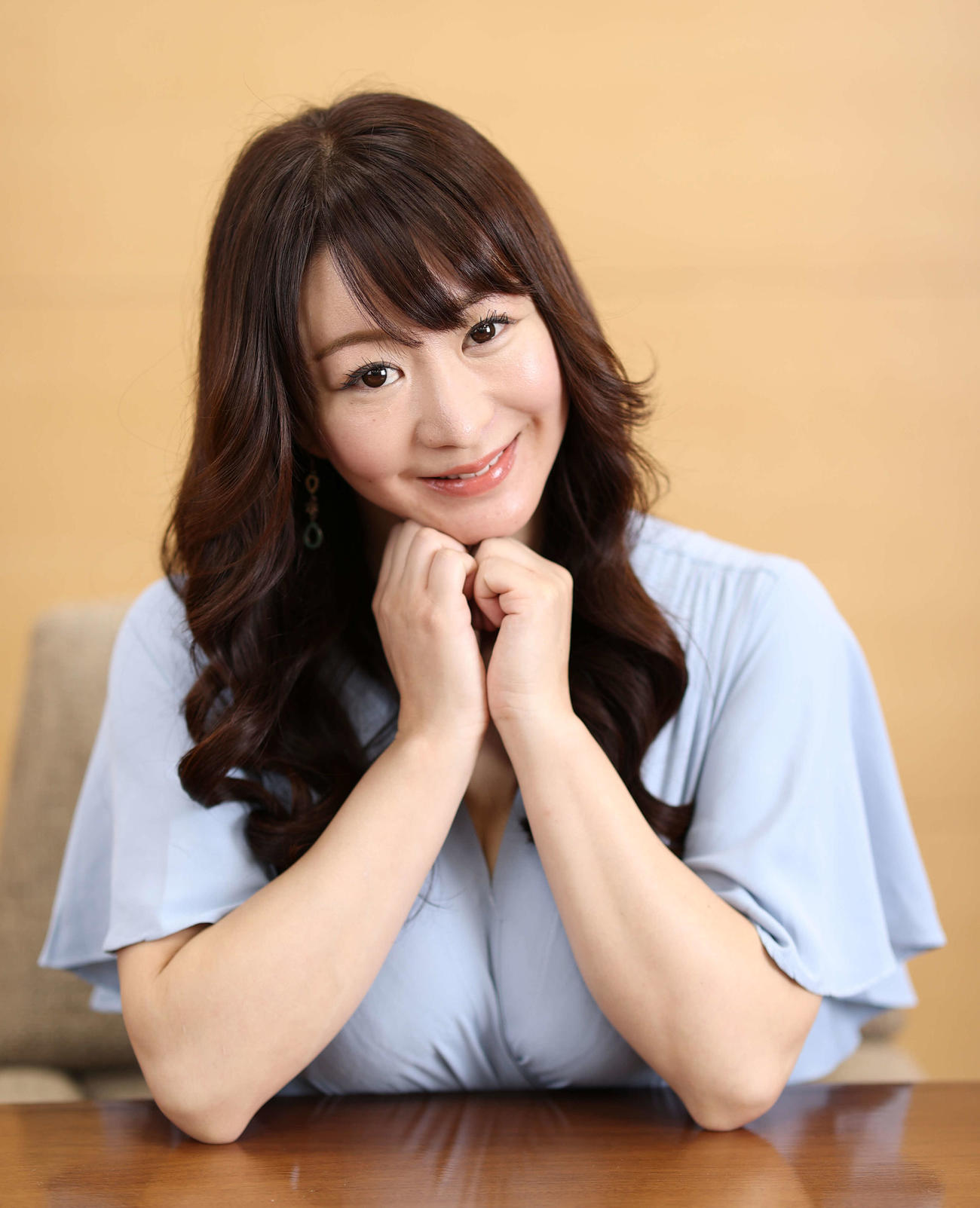 デジタル写真集「Hカップ・ジャーニー」を発売した旅作家でグラビアアイドルの歩りえこ（撮影・大野祥一）