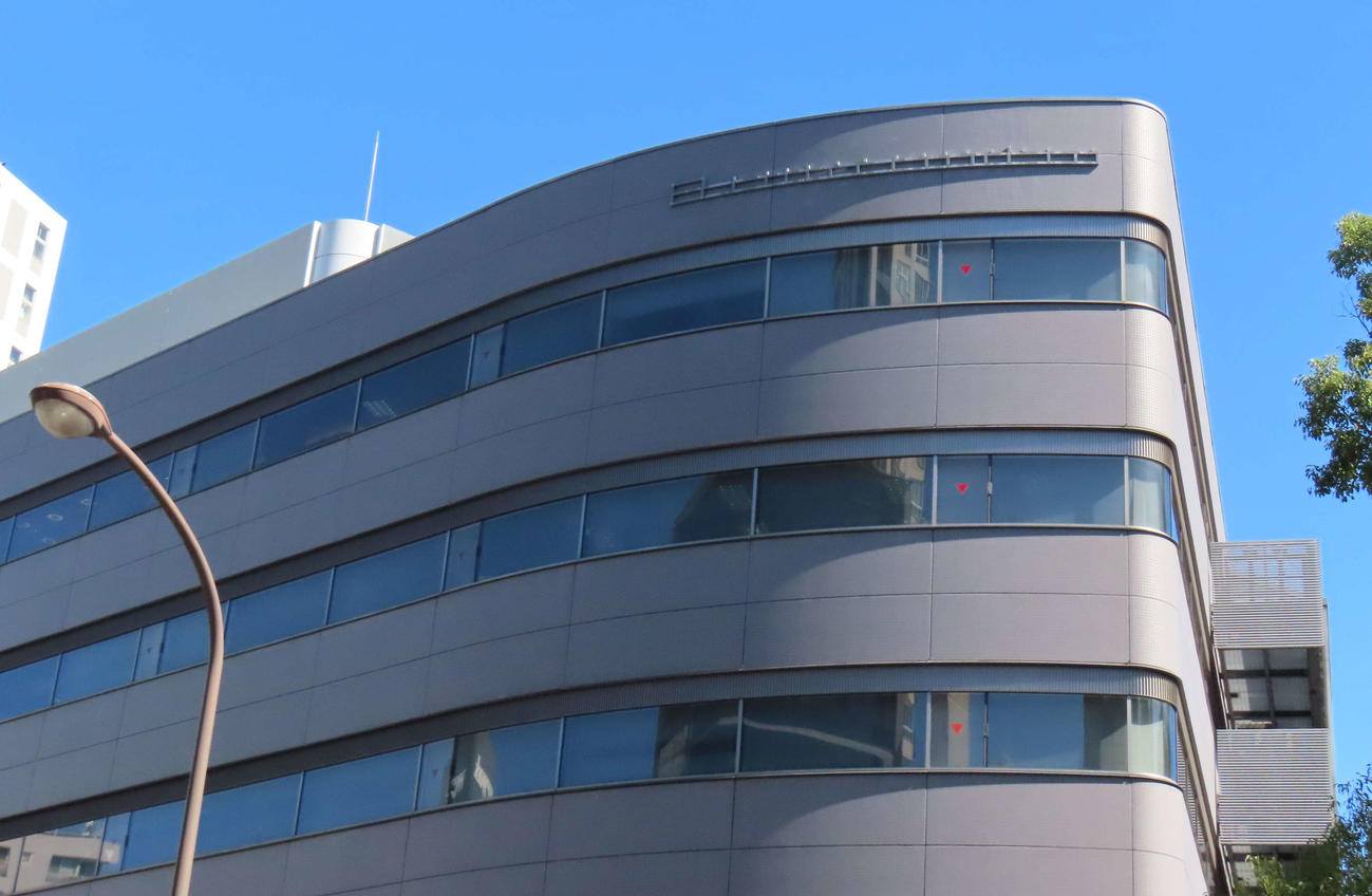 社名ロゴが撤去されたジャニーズ事務所本社ビル
