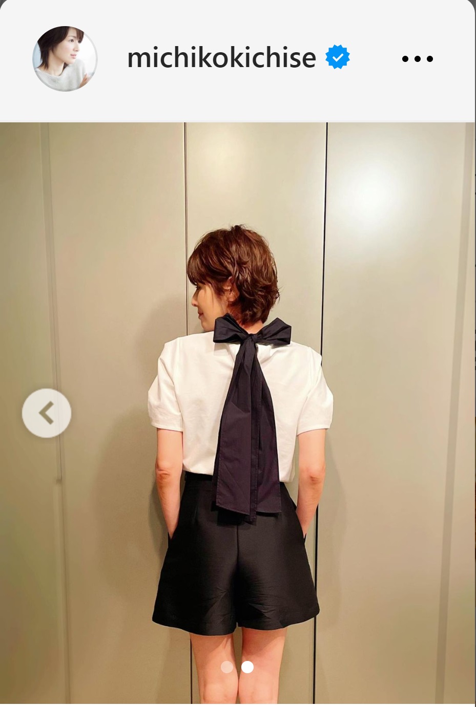 ひざ上20センチ、ショートパンツ姿の吉瀬美智子（吉瀬美智子のインスタグラムから）
