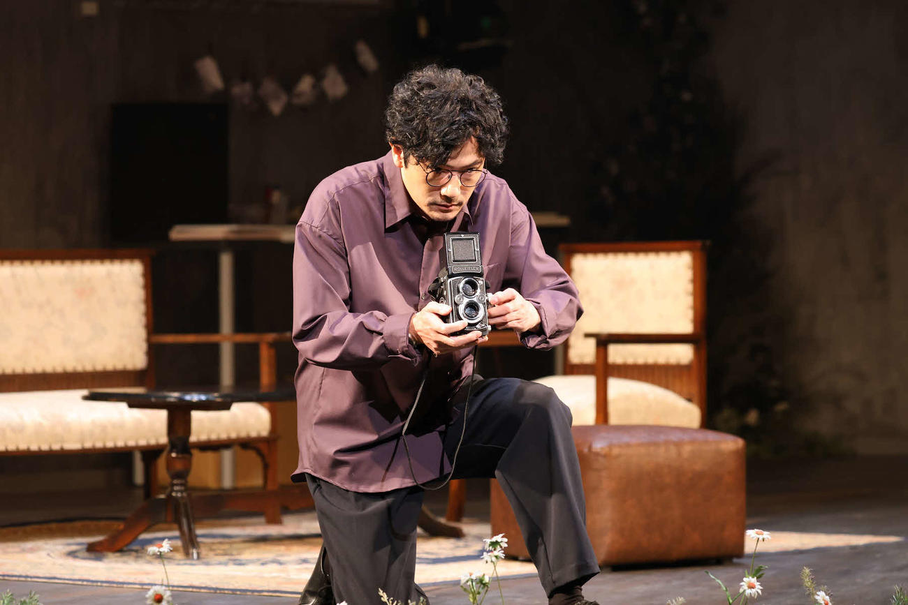 舞台「多重露光」で主人公の山田純九郎を演じる稲垣吾郎