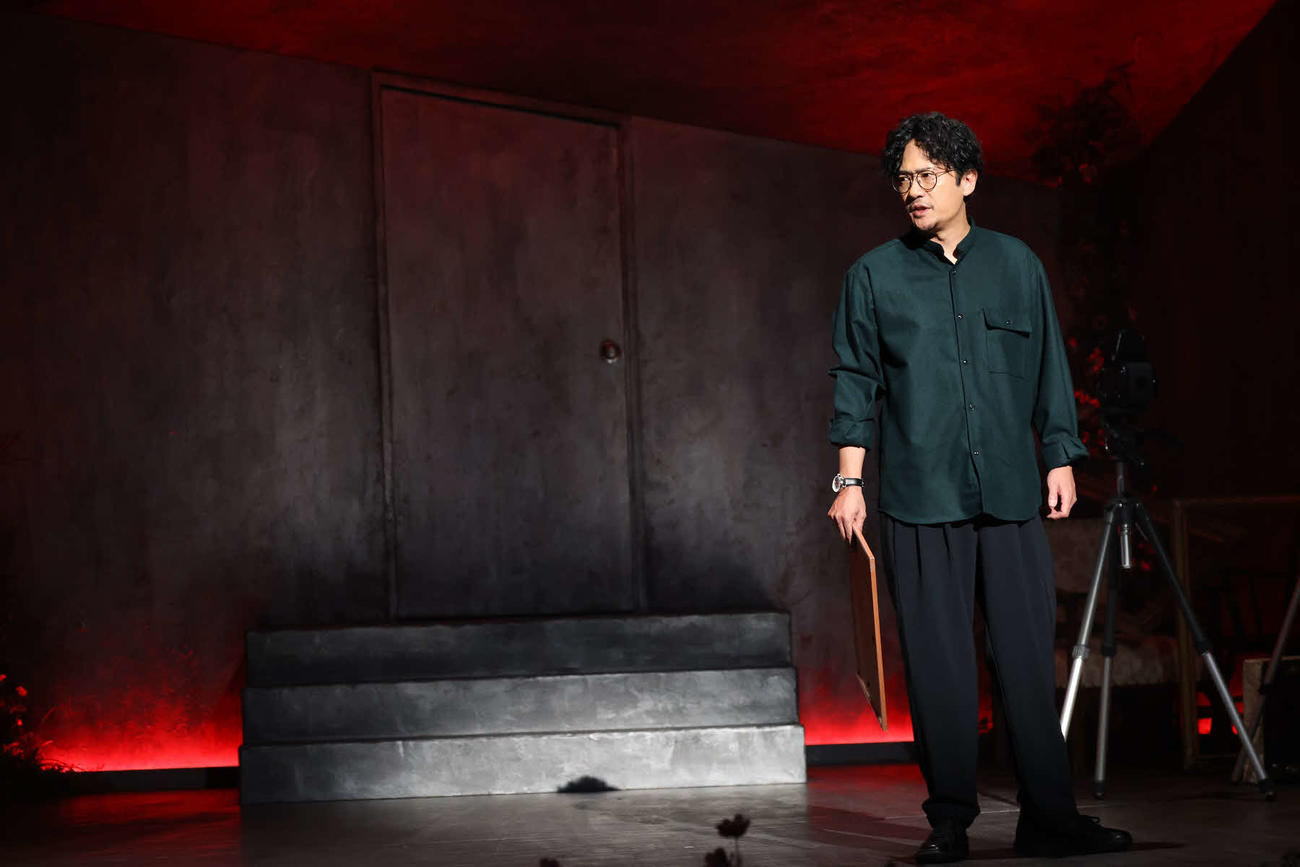 舞台「多重露光」で主人公の山田純九郎を演じる稲垣吾郎