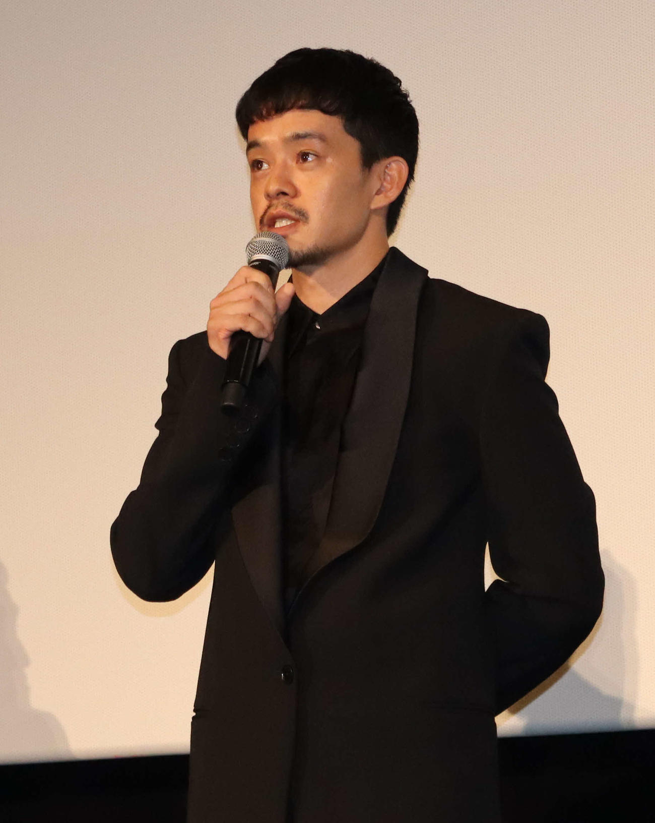 主演映画「白鍵と黒鍵の間に」の初日舞台あいさつに出席した池松壮亮