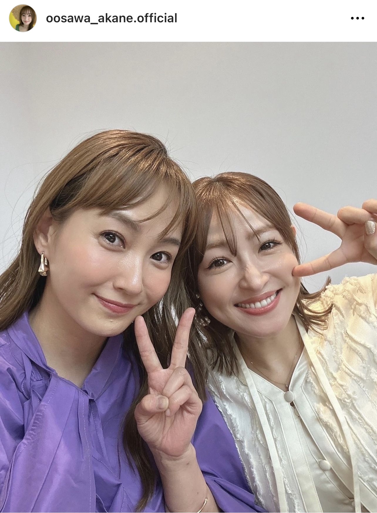 藤本美貴とピースする大沢あかね（大沢あかねのインスタグラムから）