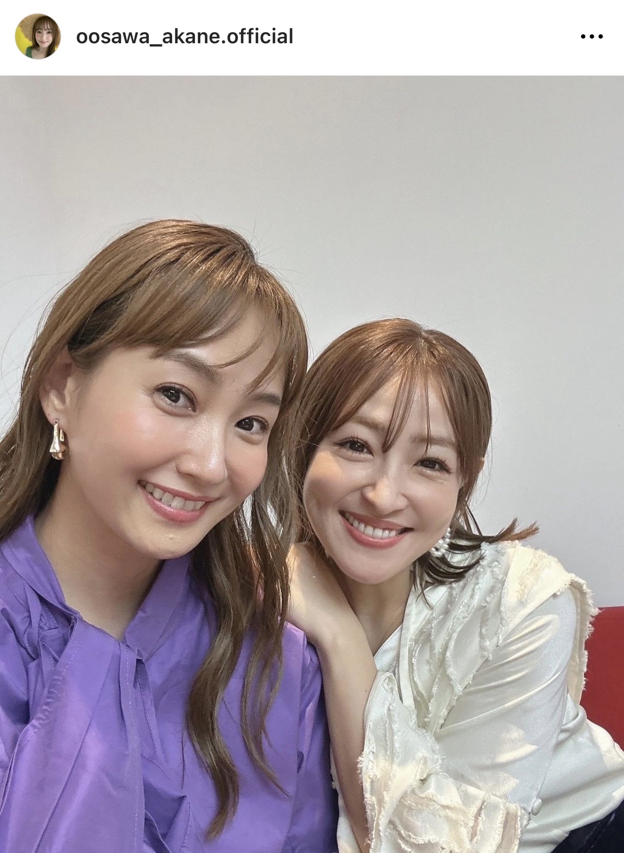 品川庄司の庄司智春に対抗心？藤本美貴の肩に手を置いて寄り添う大沢あかね（大沢あかねのインスタグラムから）