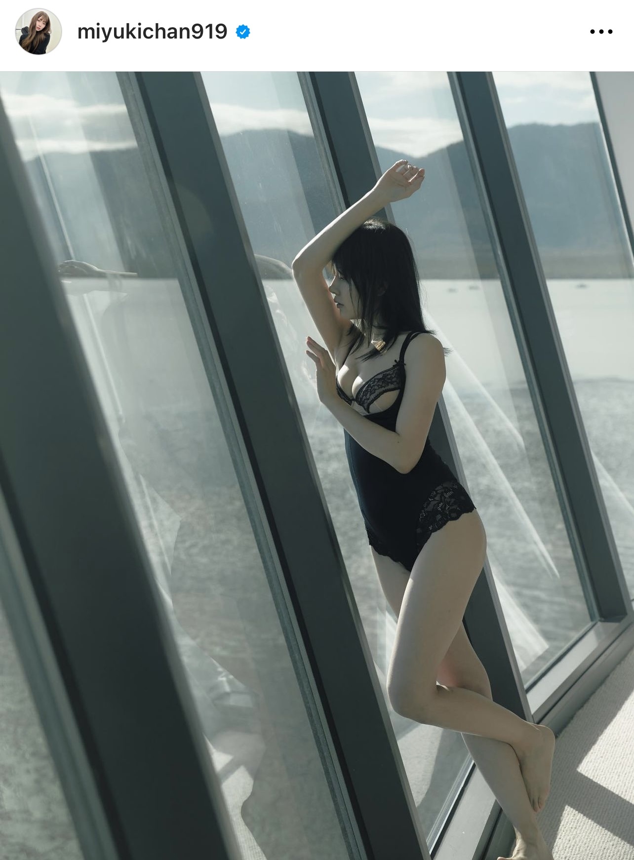 渡辺美優紀のセクシーなショット（渡辺美優紀のインスタグラムから）