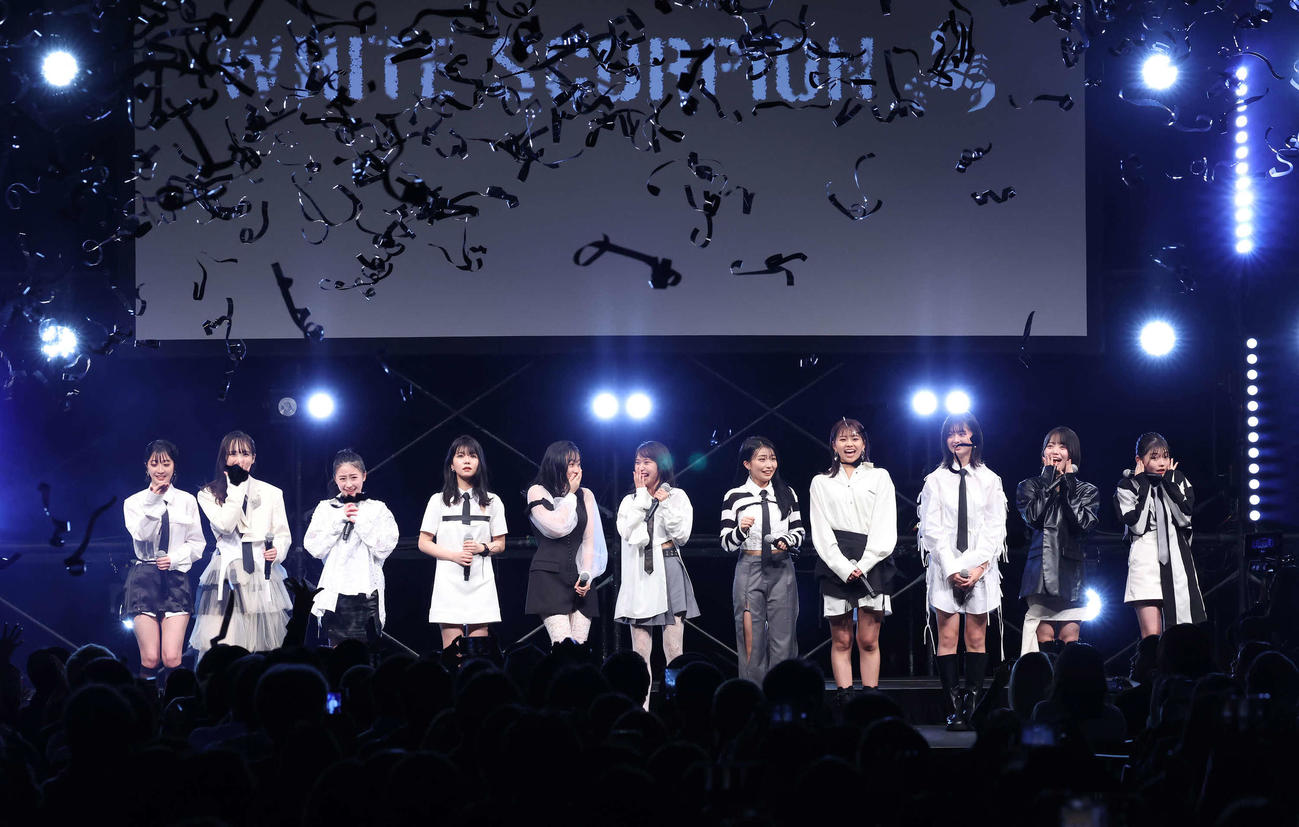 お披露目された「WHITE SCORPION」のメンバーたち（撮影・丹羽敏通）