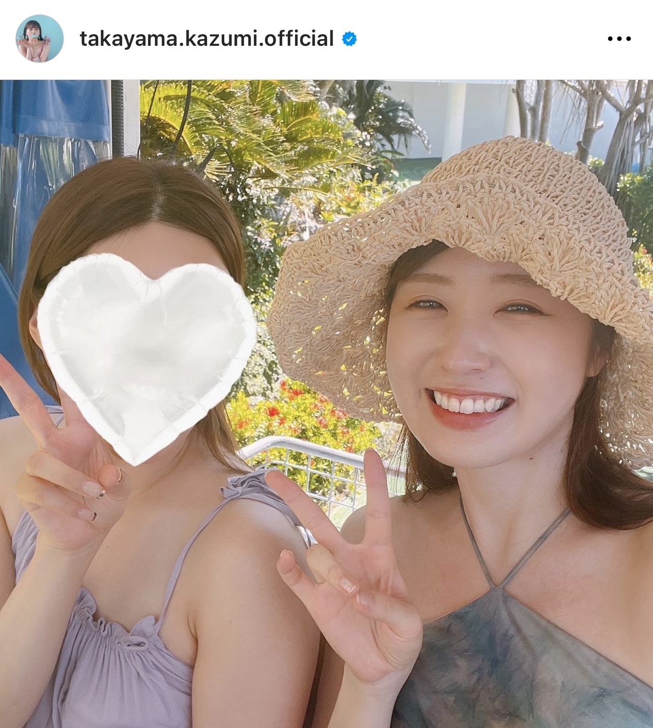 友人とツーショットを撮る高山一実（高山一実のインスタグラムから）