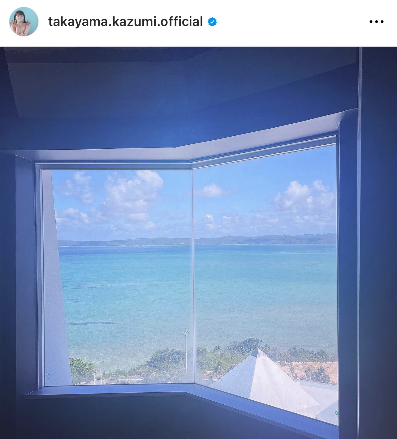 沖縄旅のオフショット（高山一実のインスタグラムから）